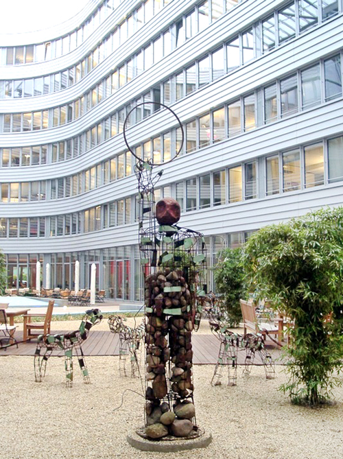 klaus peters - kunstobjekt Innenhof Sparkasse